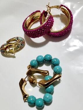 Gold-Tone Turquoise Bead Bracelet with Pink Crystal Hoop Earrings